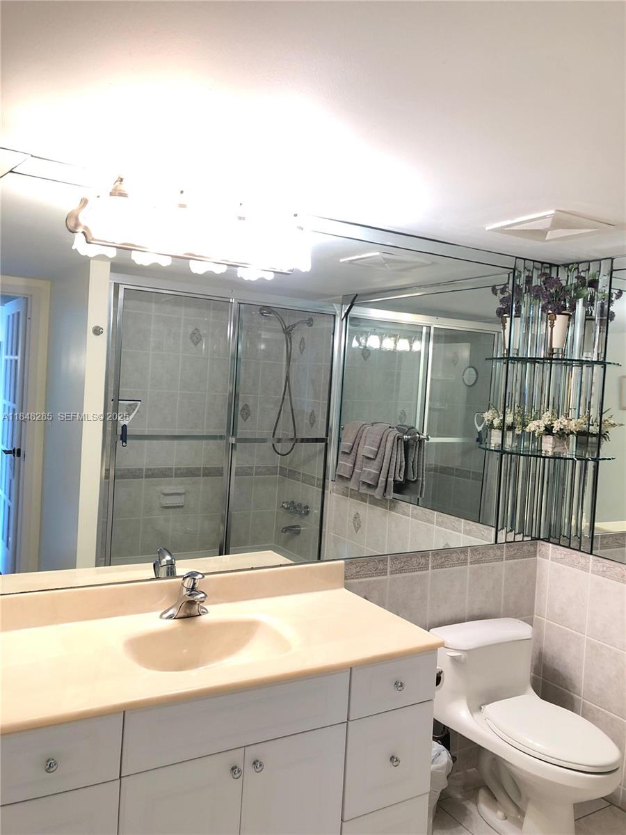LAKE POINT TOWER CONDOMIN - Residential