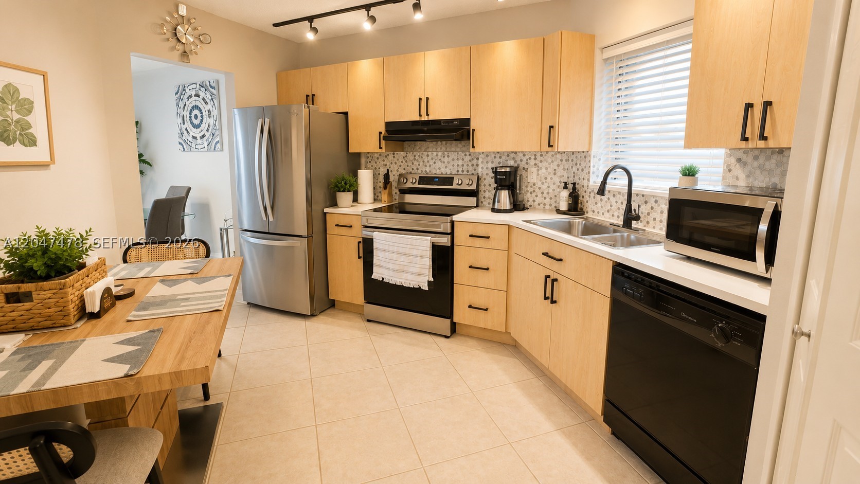 PLANTATION CLUB D CONDO - Residential
