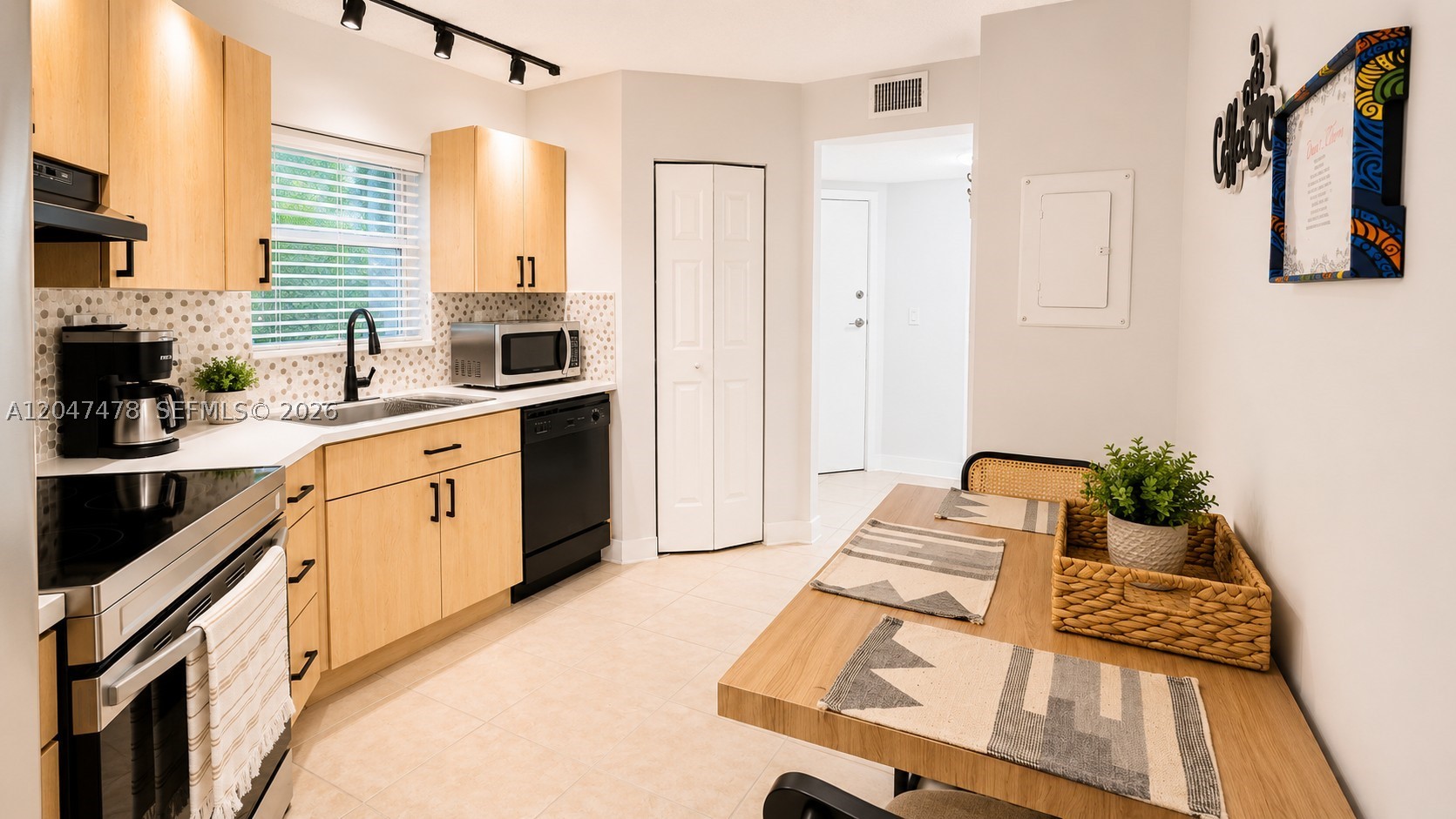 PLANTATION CLUB D CONDO - Residential