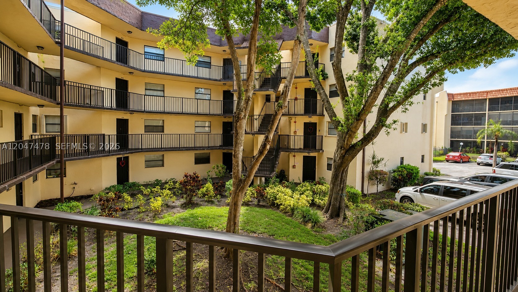 PLANTATION CLUB D CONDO - Residential