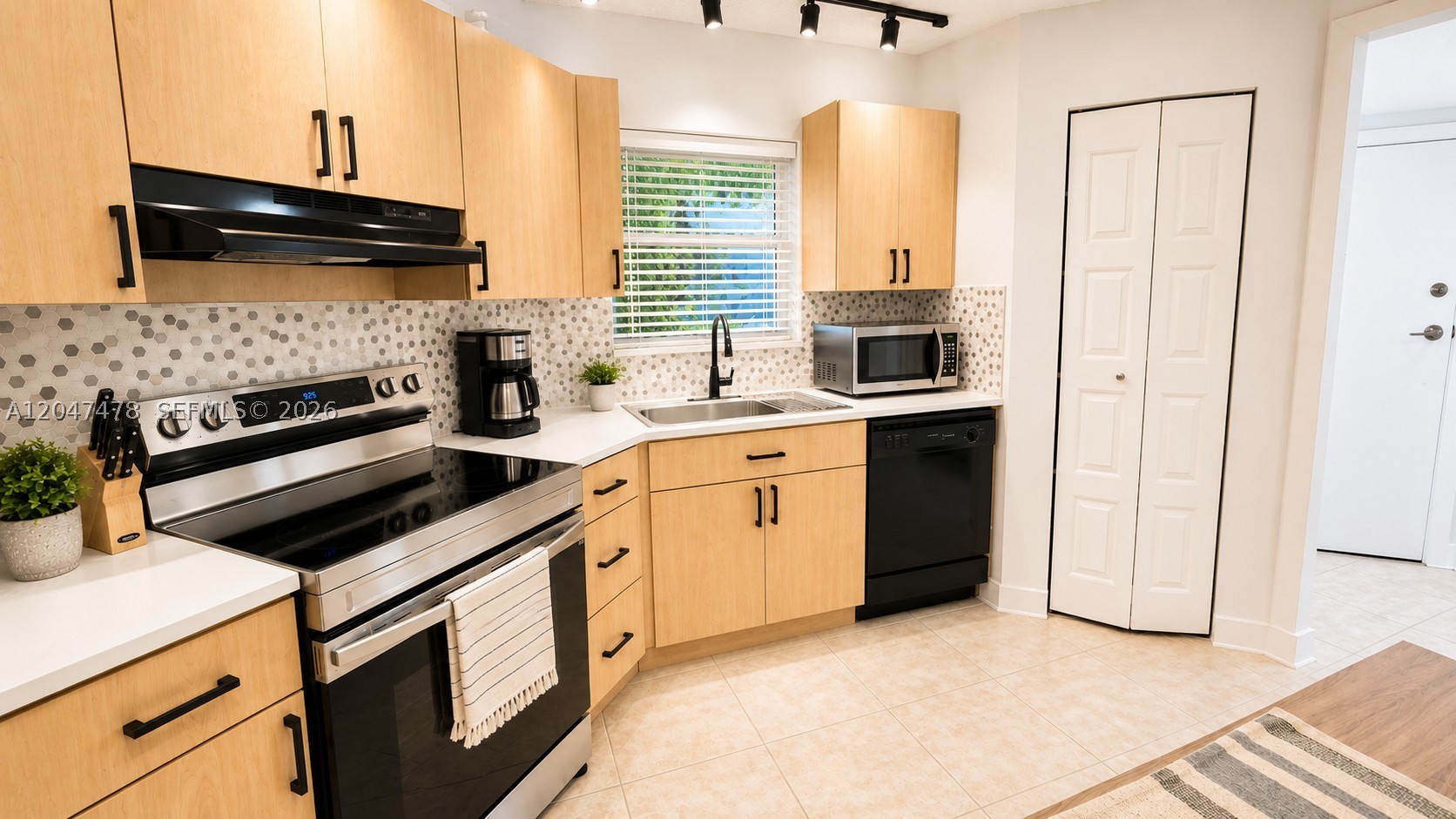 PLANTATION CLUB D CONDO - Residential