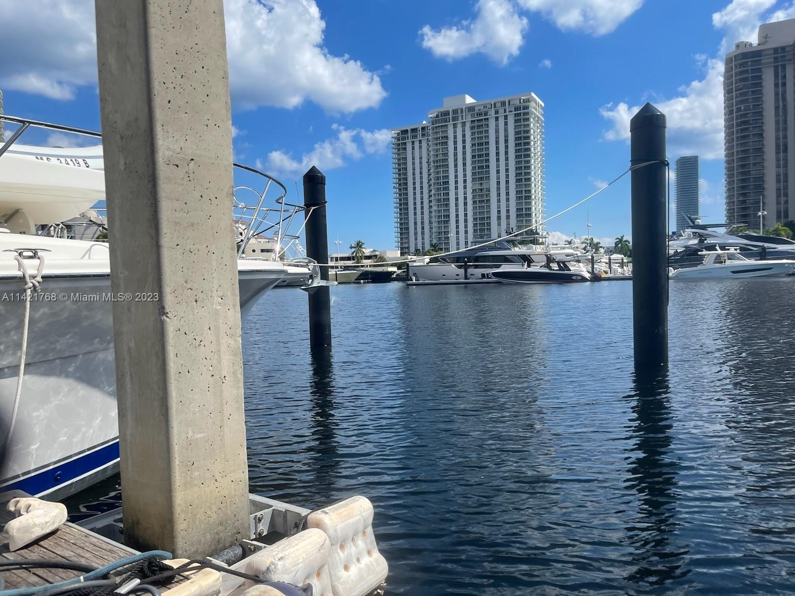 YACHT CLUB AT AVENTURA - Land