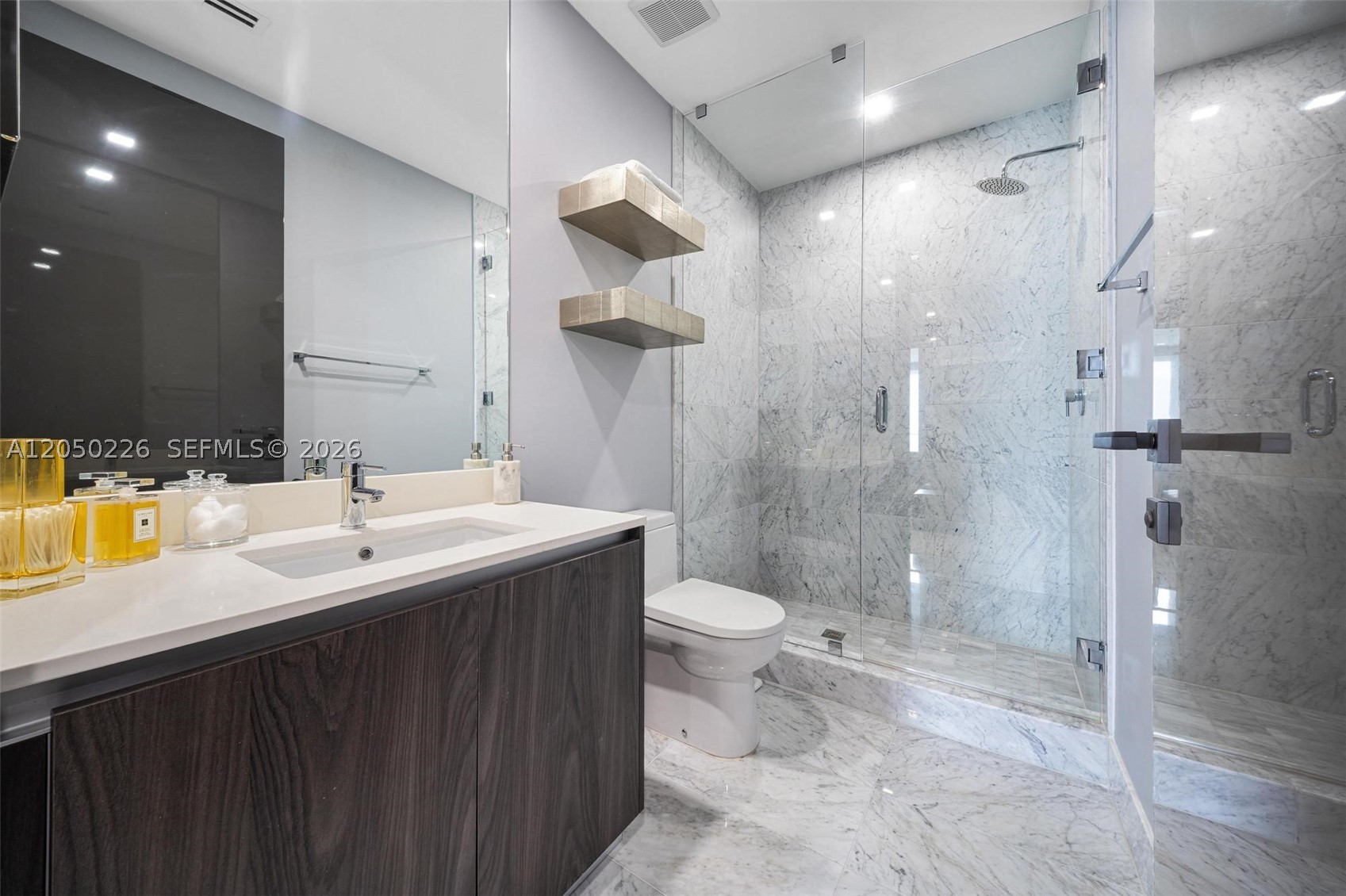 ONE PARAISO CONDO - Residential