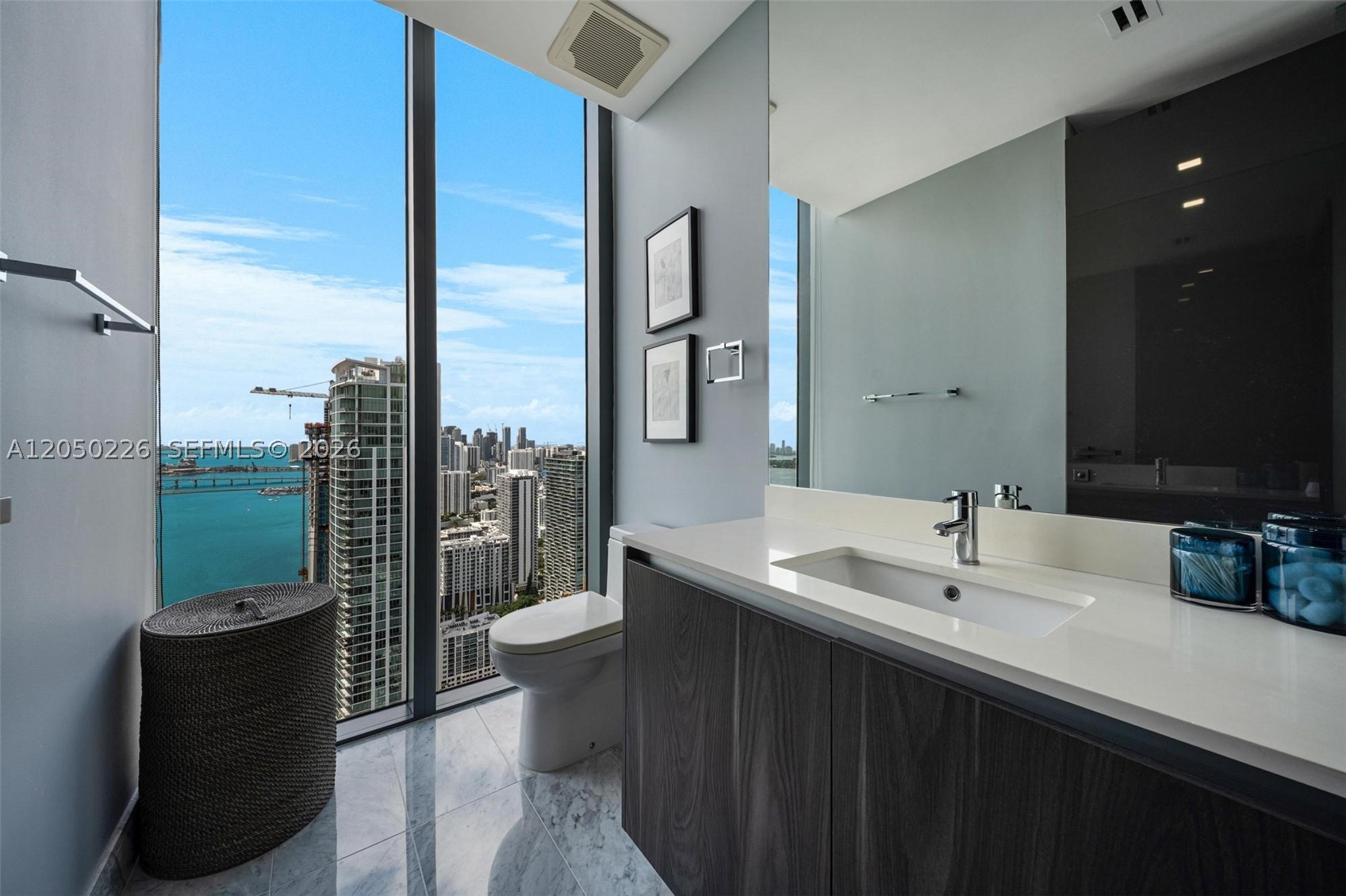 ONE PARAISO CONDO - Residential