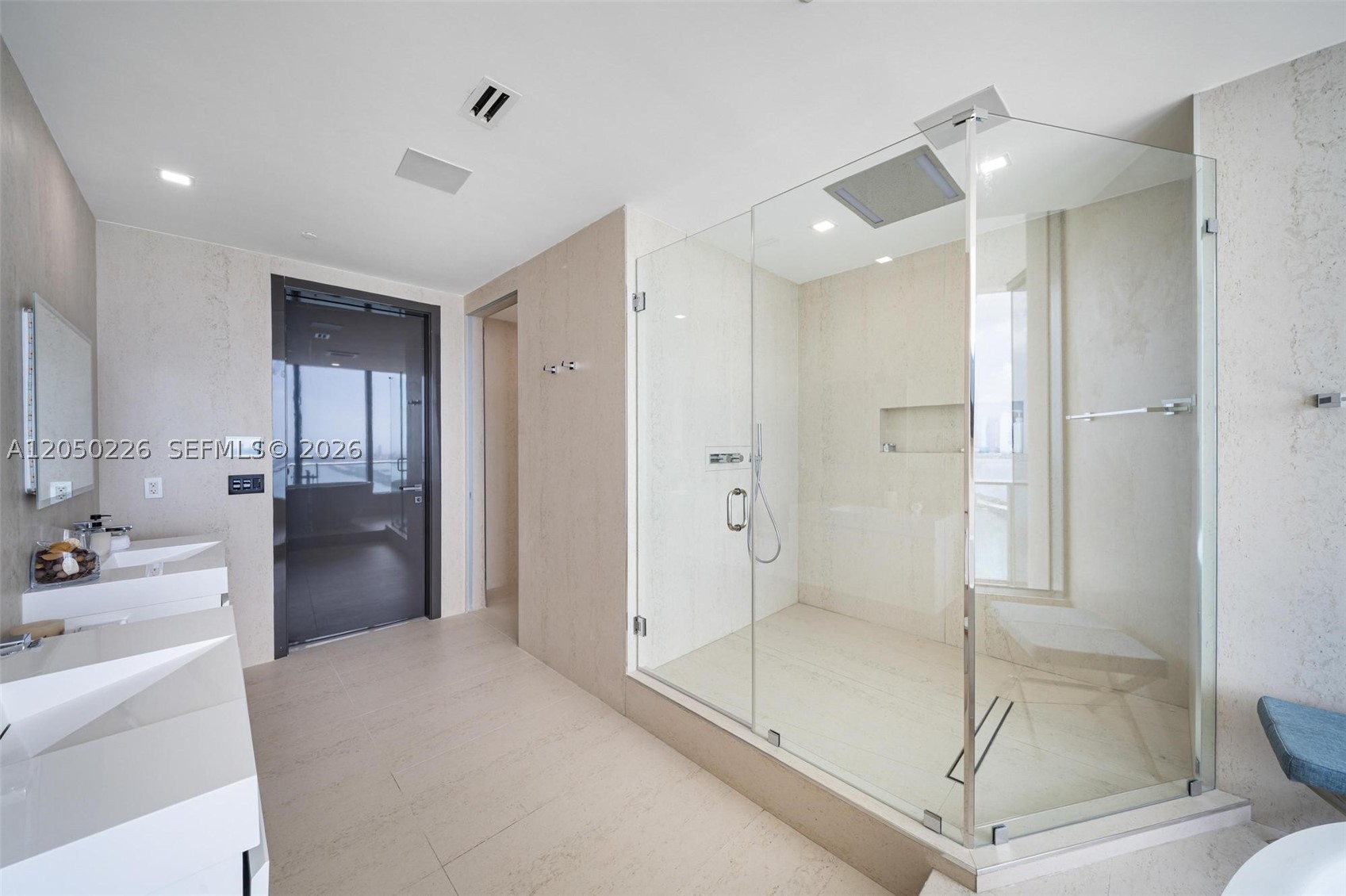 ONE PARAISO CONDO - Residential
