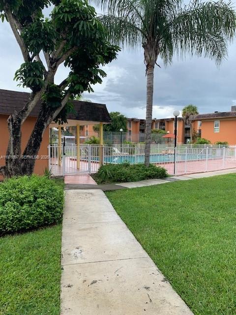 SUNSET PALMS EAST CONDO - Residential