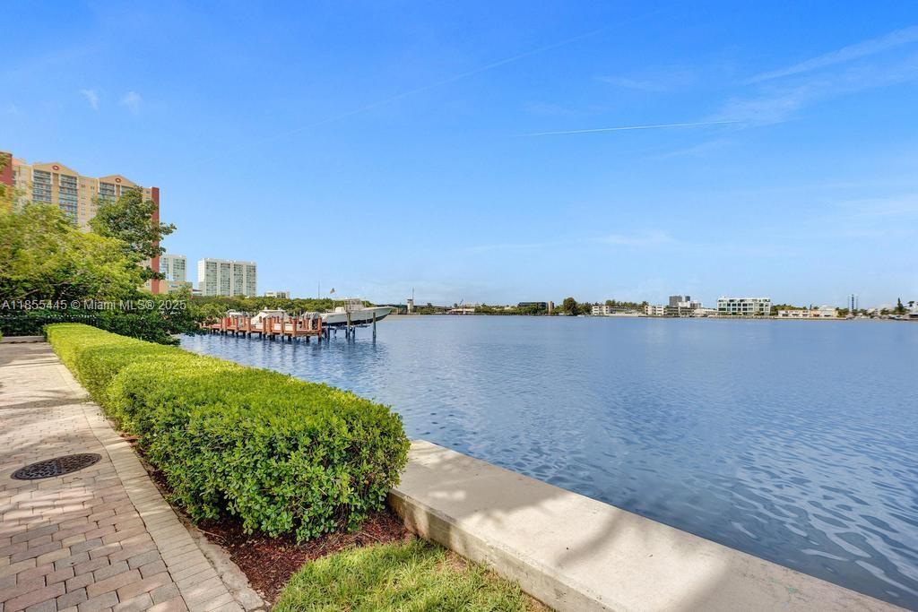 PORTO BELLAGIO CONDO - Residential