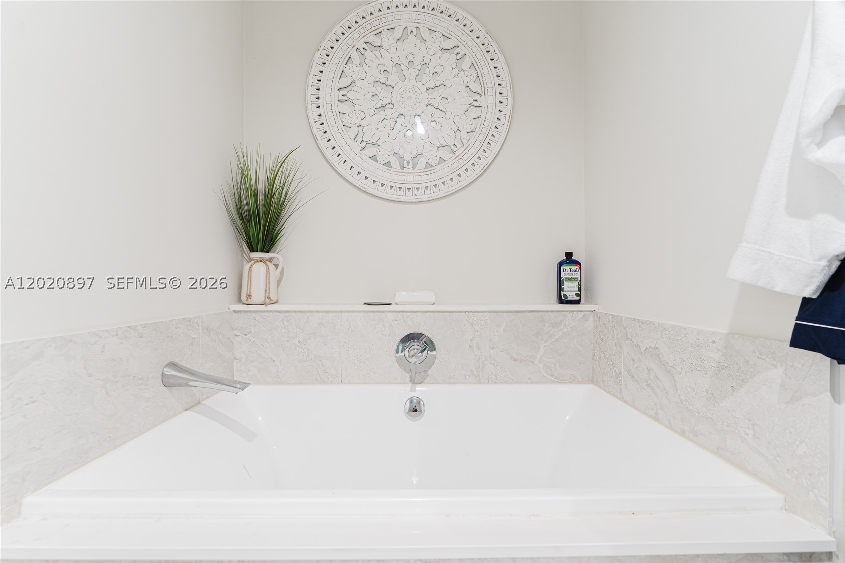 ARIA ON THE BAY CONDO - Residential