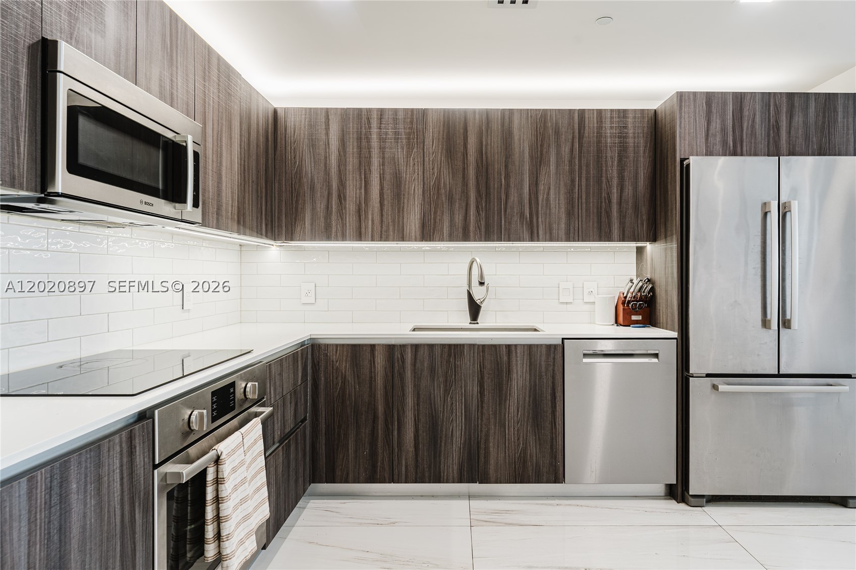 ARIA ON THE BAY CONDO - Residential