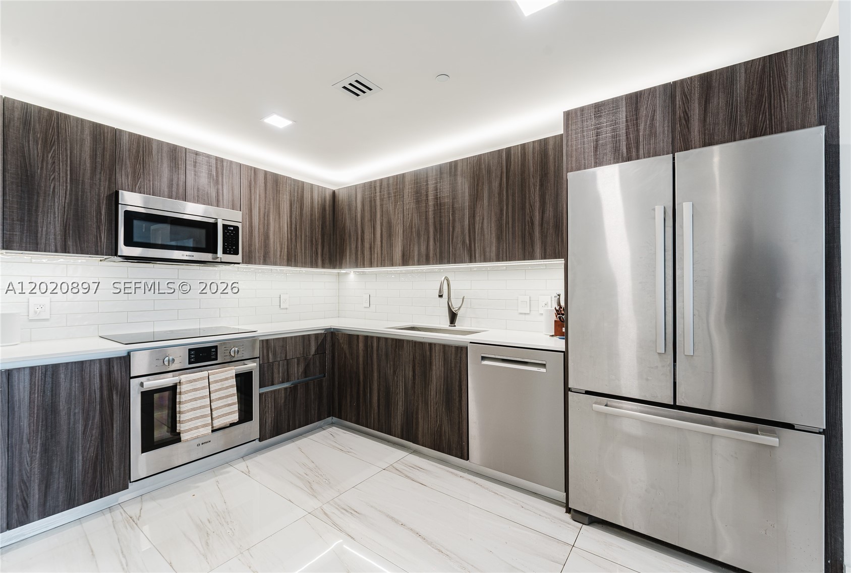 ARIA ON THE BAY CONDO - Residential