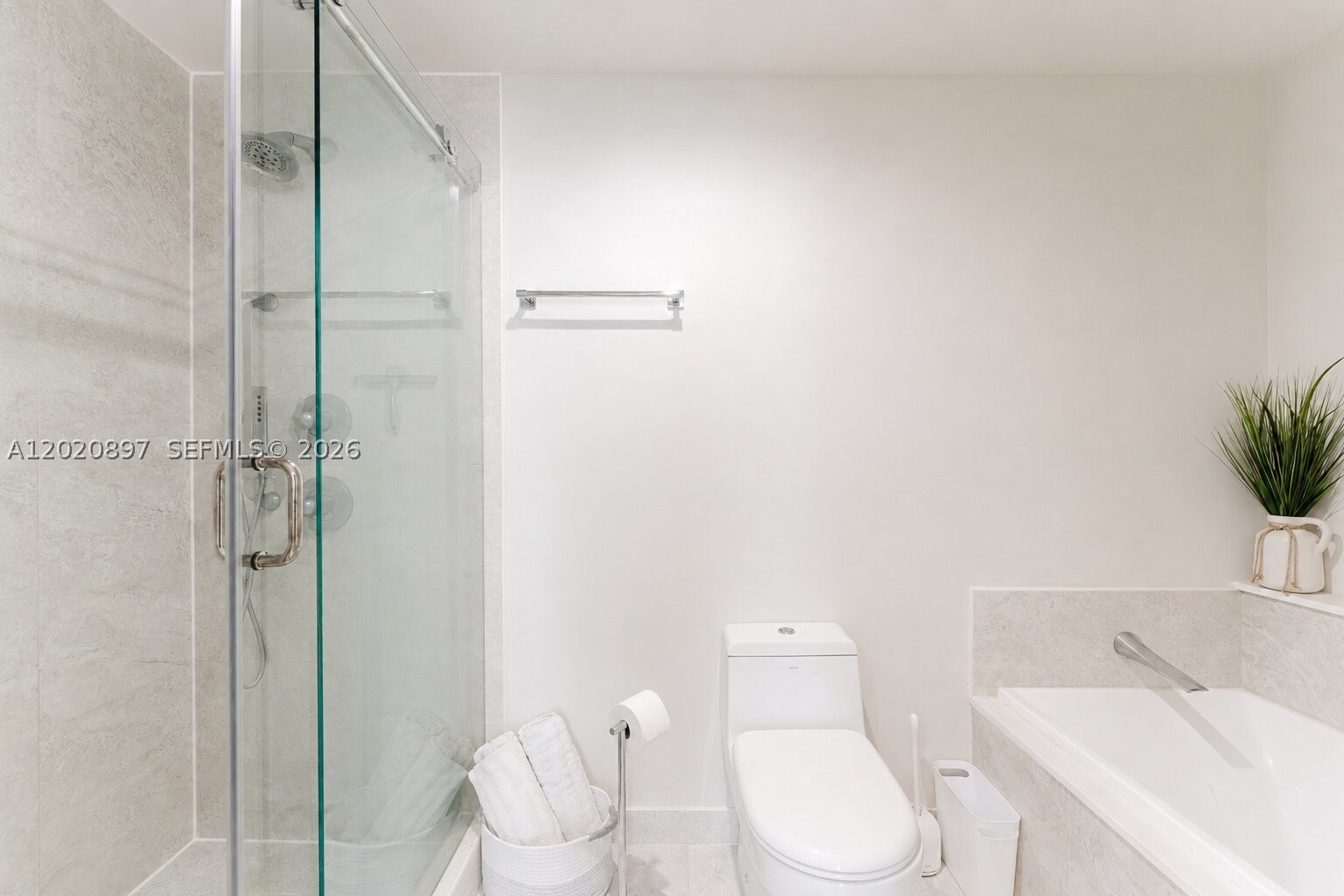 ARIA ON THE BAY CONDO - Residential