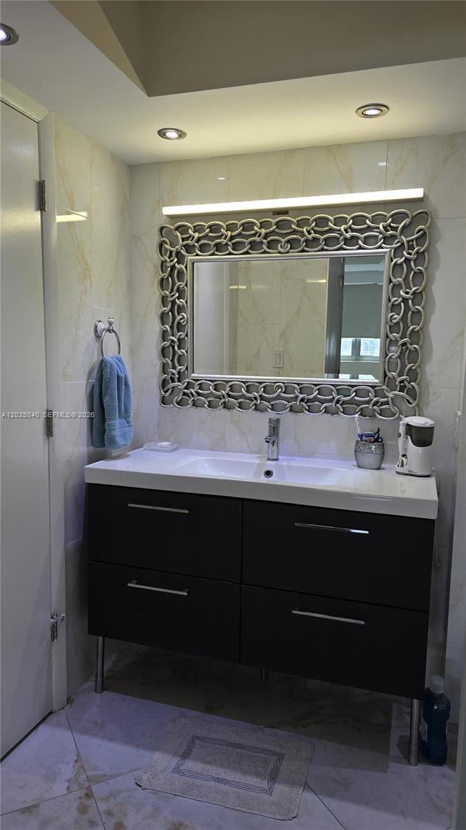 REEF EAST CONDO - Residential