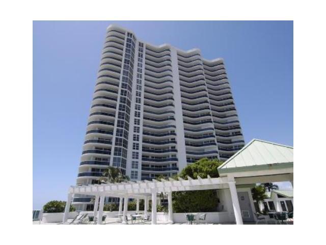 ***** Unit is a 2 bedrooms and 2 bathrooms.  Amazing direct SE ocean views.  Sands Pointe is perfectly located across the street from all of the Sunny Isles shops and restaurants.  Seasonable rate is $5,500.00 per month ******