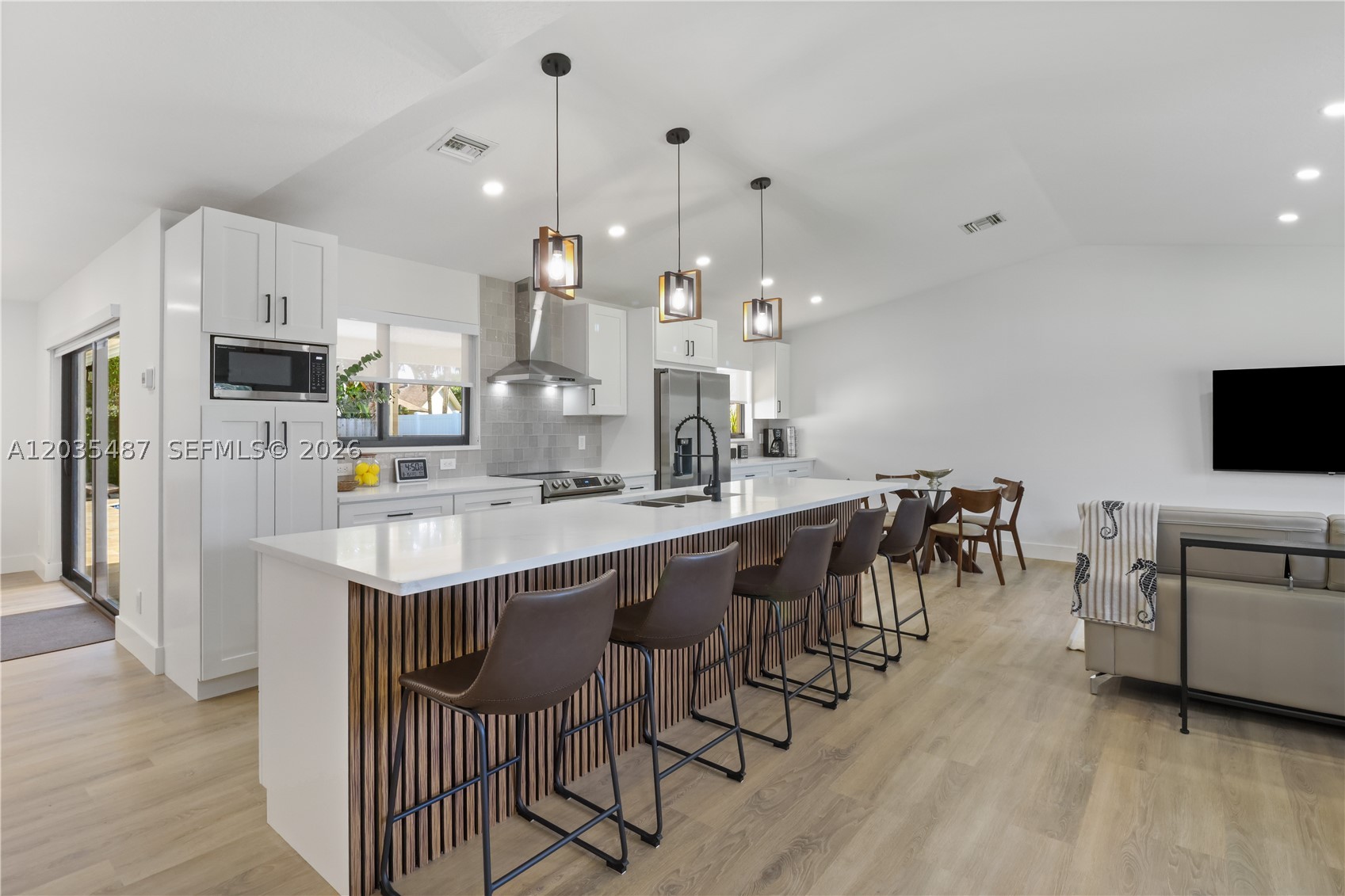 CRYSTAL HEIGHTS - Residential