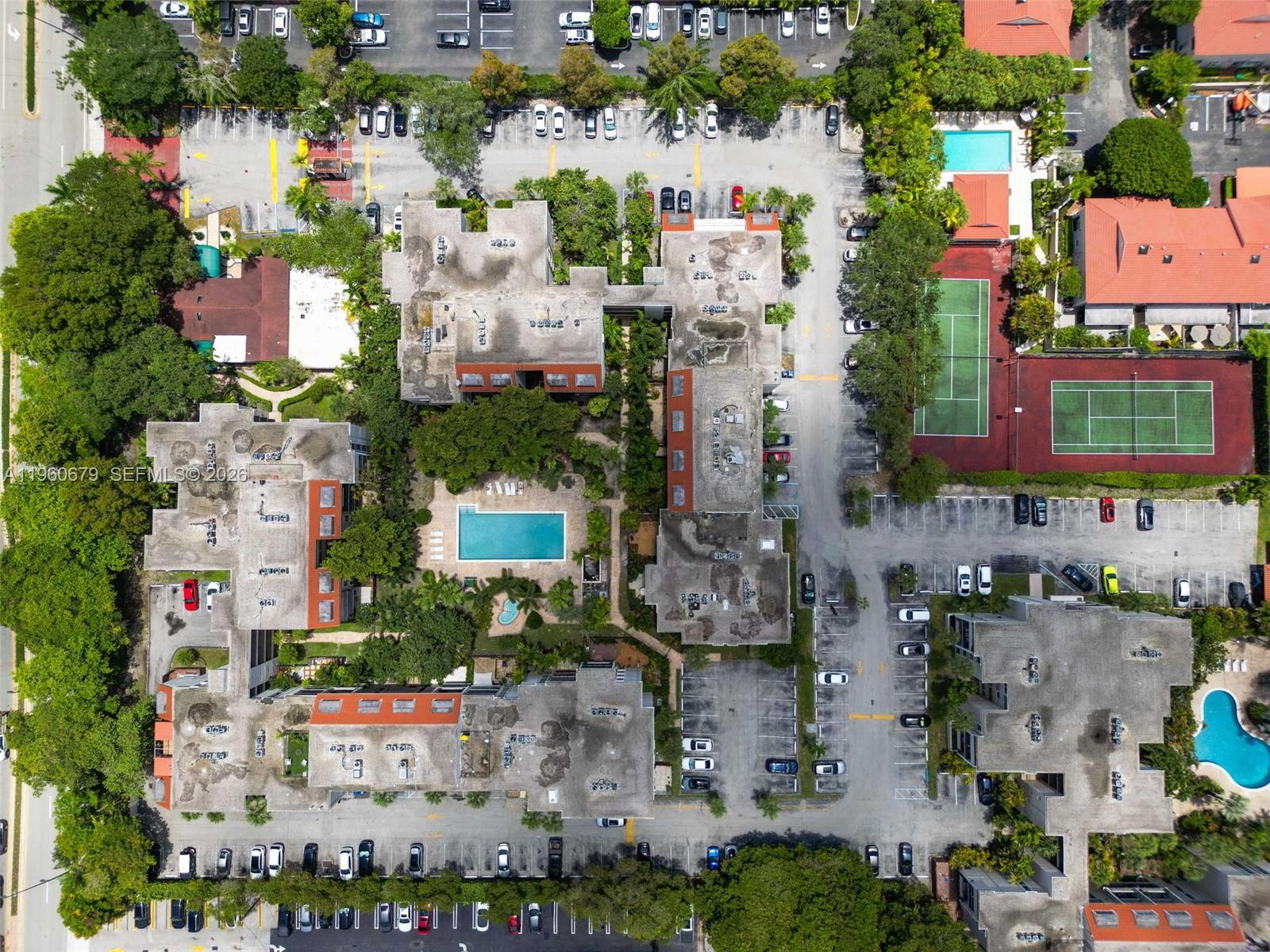 DADELAND GROVE CONDO - Residential