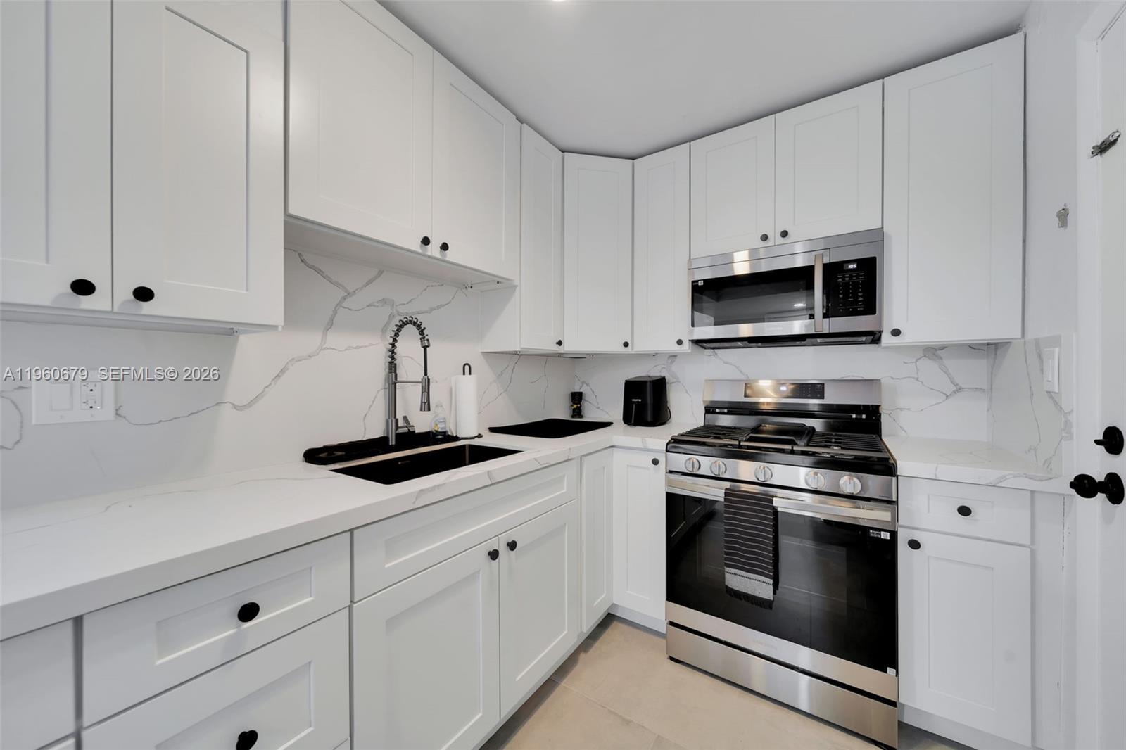DADELAND GROVE CONDO - Residential