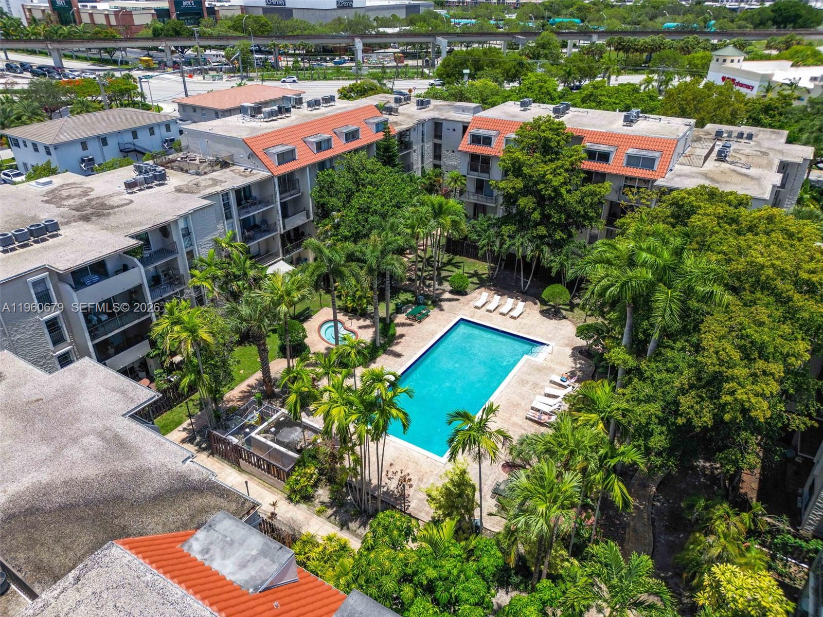 DADELAND GROVE CONDO - Residential