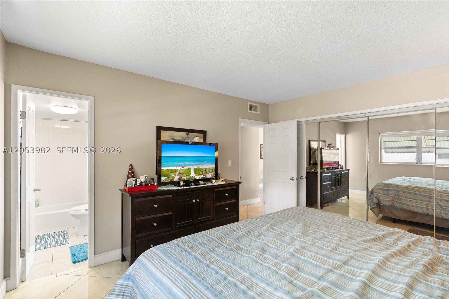 HILLCREST NO 4 CONDO - Residential