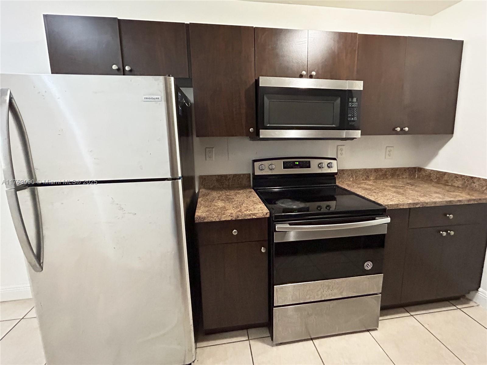 "1 MONTH FREE! Don’t wait—contact us today to claim this limited-time offer!" 

Welcome to a fully equipped 1 bedroom x 1 bathroom apartment!

Upon entering, you will be greeted by a warm and welcoming atmosphere. Easy-care floors extend throughout the space, creating a bright and elegant atmosphere, it features kitchen appliances and ample cabinetry, the apartment is cooled by an air conditioning system. In addition, it has parking.

- Tile floors
- Central air conditioning
- Single-tone cabinets
- Stainless steel appliances
- Stove, refrigerator and microwave
- Parking is included
