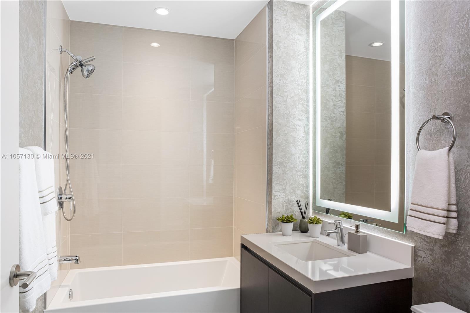 PARAMOUNT MIAMI WORLDCENT - Residential