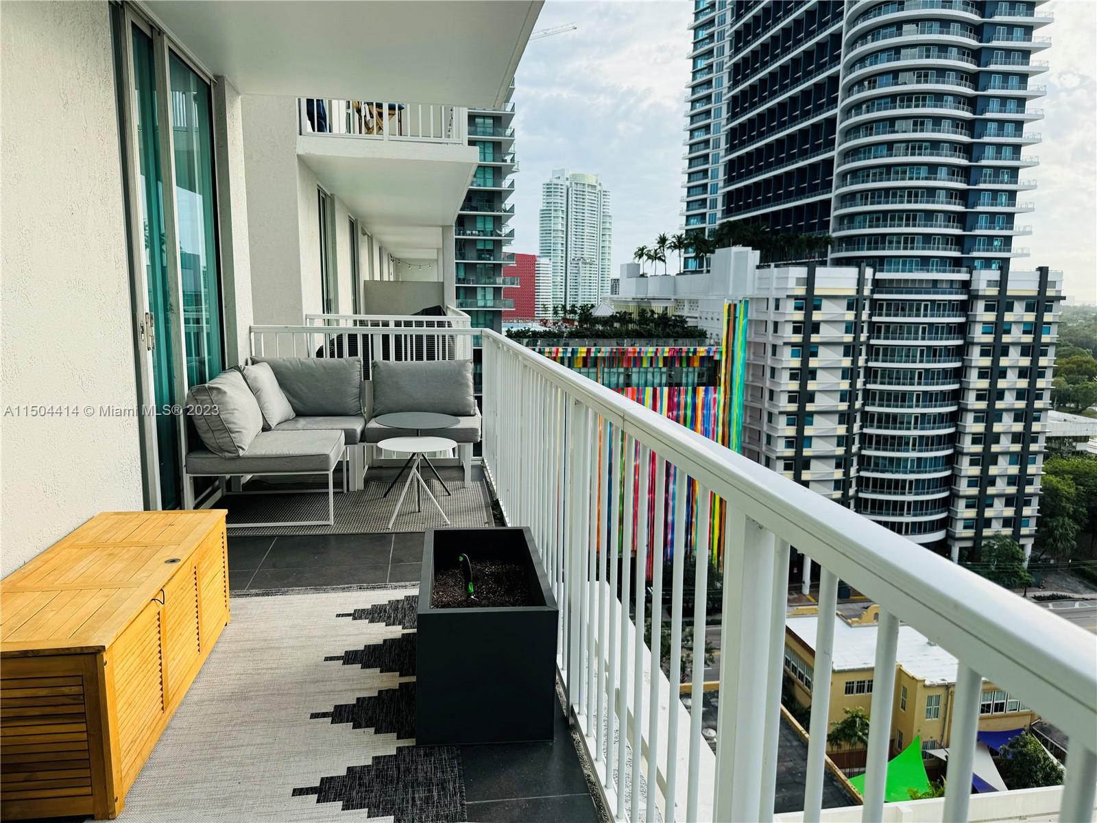 Now available! One bedroom and one bath condo in the heart of Brickell. The unit has 24-hour security, valet parking and also comes with one assigned parking spot that fits two mid-size sedans. You have restaurants, bars, cafes, shopping centers, supermarkets, convenience stores and metro station all within walking distance. The expressway is about 2 minutes away and very close to Downtown, Wynwood, Miami Beach, Coconut Grove, Coral Gables and Miami Int’l Airport. It also comes with water, Internet, pool, gym, sauna, and club room.