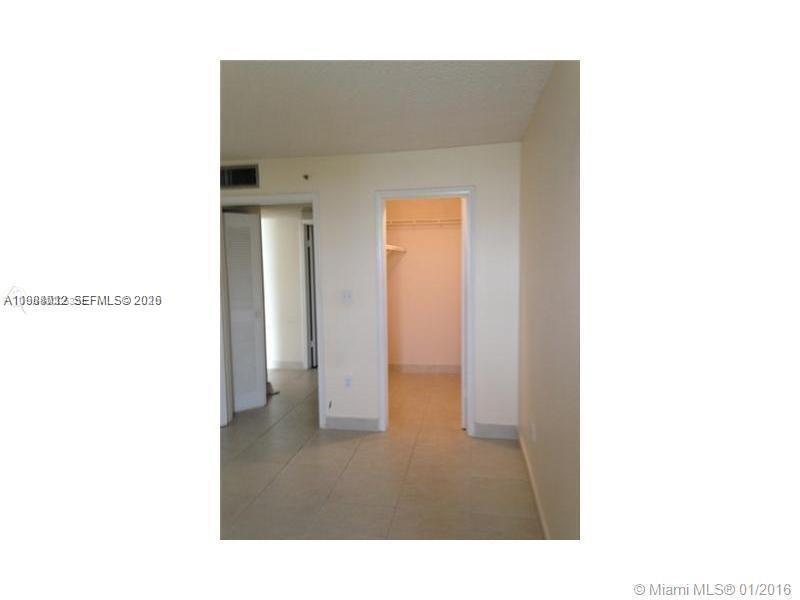GOLFVIEW CL FONTAINBL PK - Residential