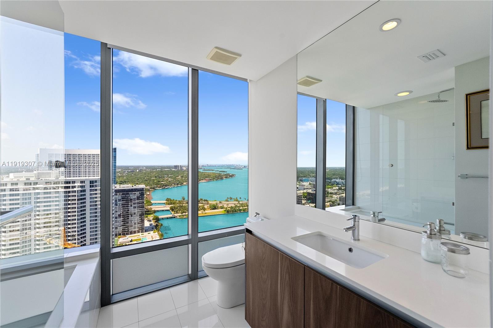 ONE PARAISO CONDO - Residential