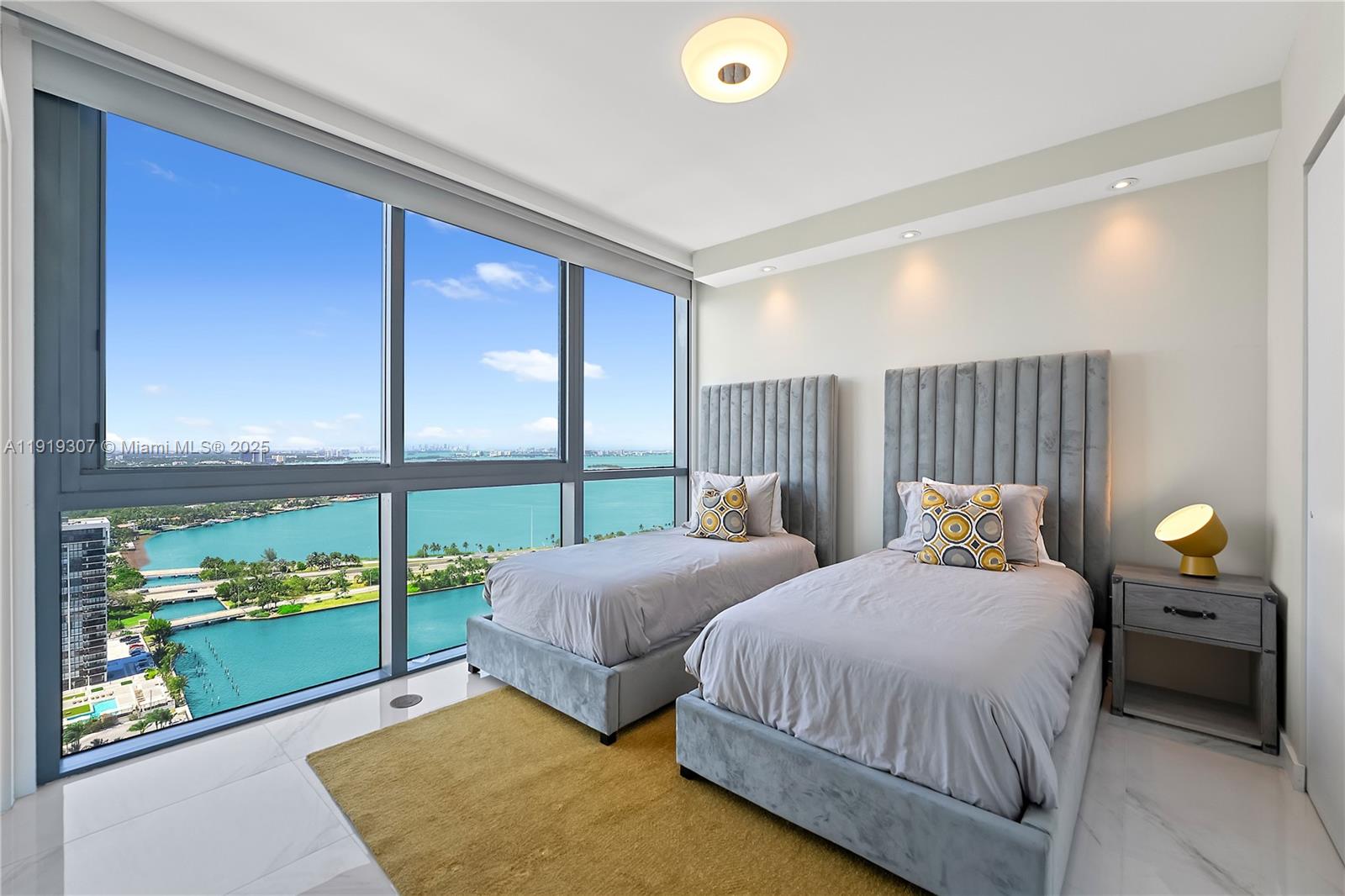 ONE PARAISO CONDO - Residential