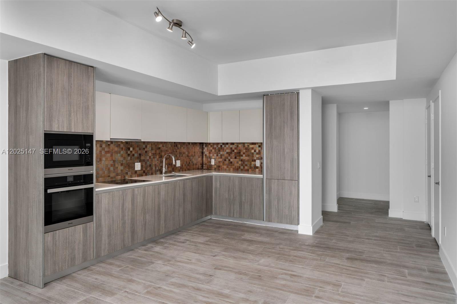 BISCAYNE BEACH CONDO - Residential