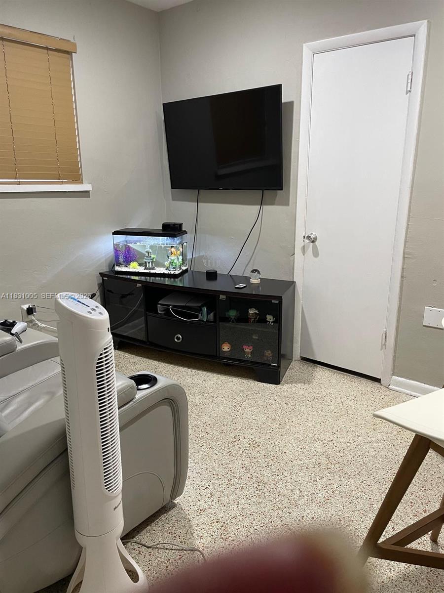 TOWN OF HIALEAH 1 ADDN AM - Residential Lease