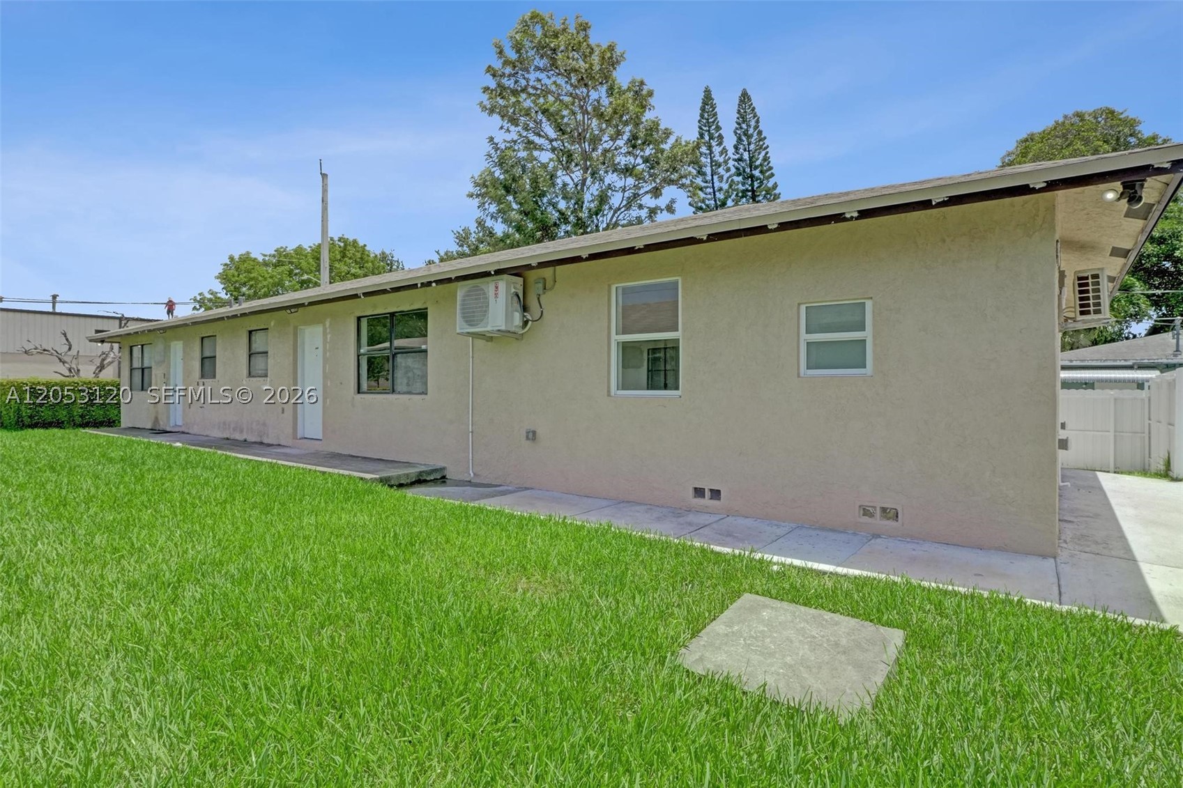 HOLLYWOOD PARK - Residential Lease
