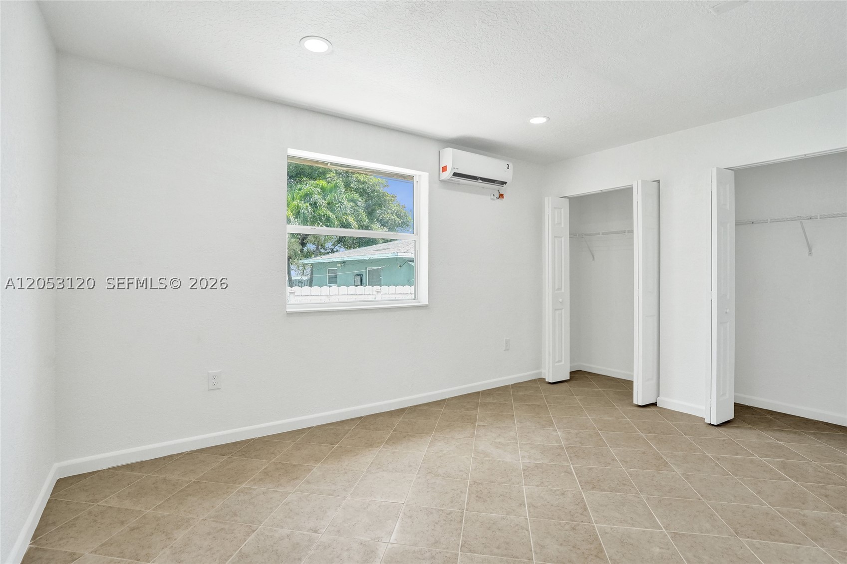 HOLLYWOOD PARK - Residential Lease