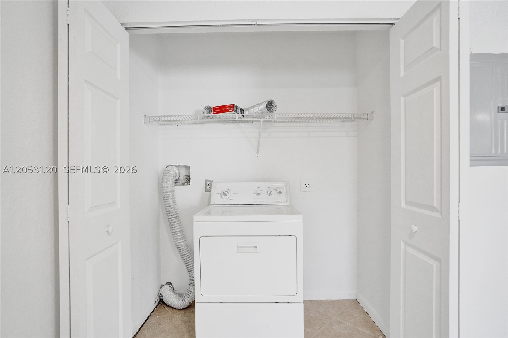 HOLLYWOOD PARK - Residential Lease
