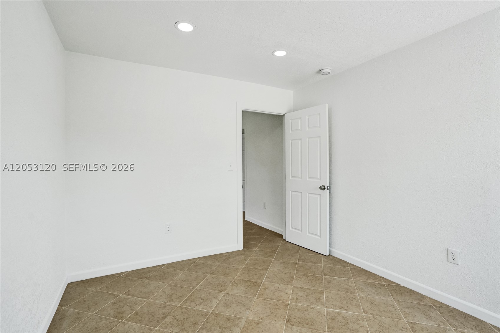 HOLLYWOOD PARK - Residential Lease