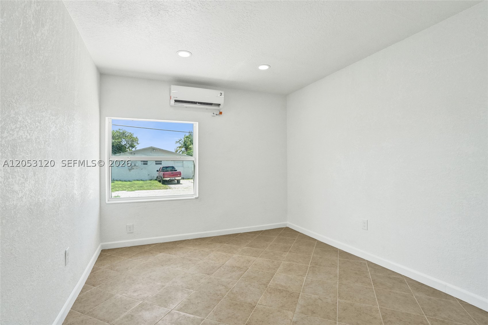 HOLLYWOOD PARK - Residential Lease