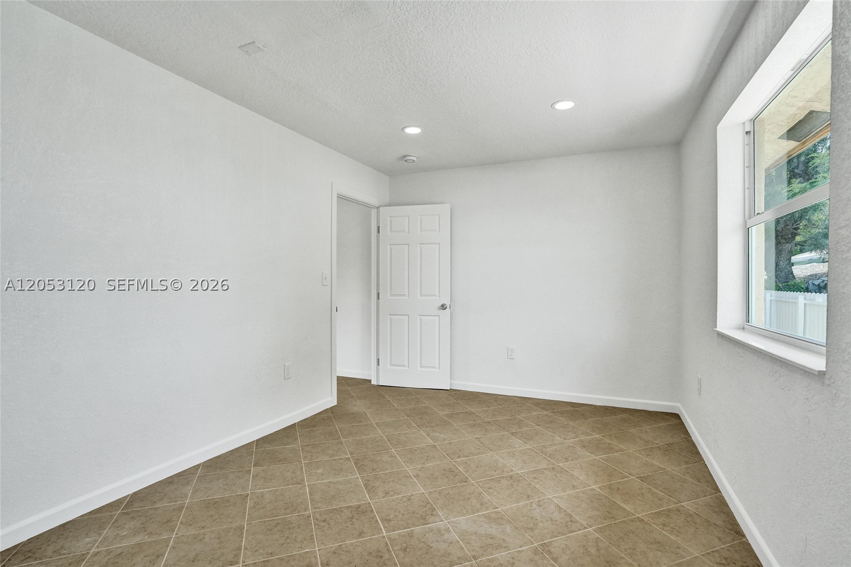 HOLLYWOOD PARK - Residential Lease