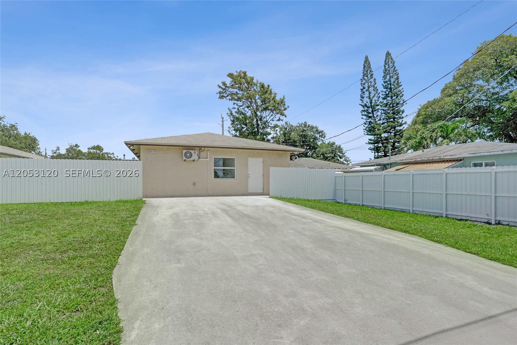 HOLLYWOOD PARK - Residential Lease