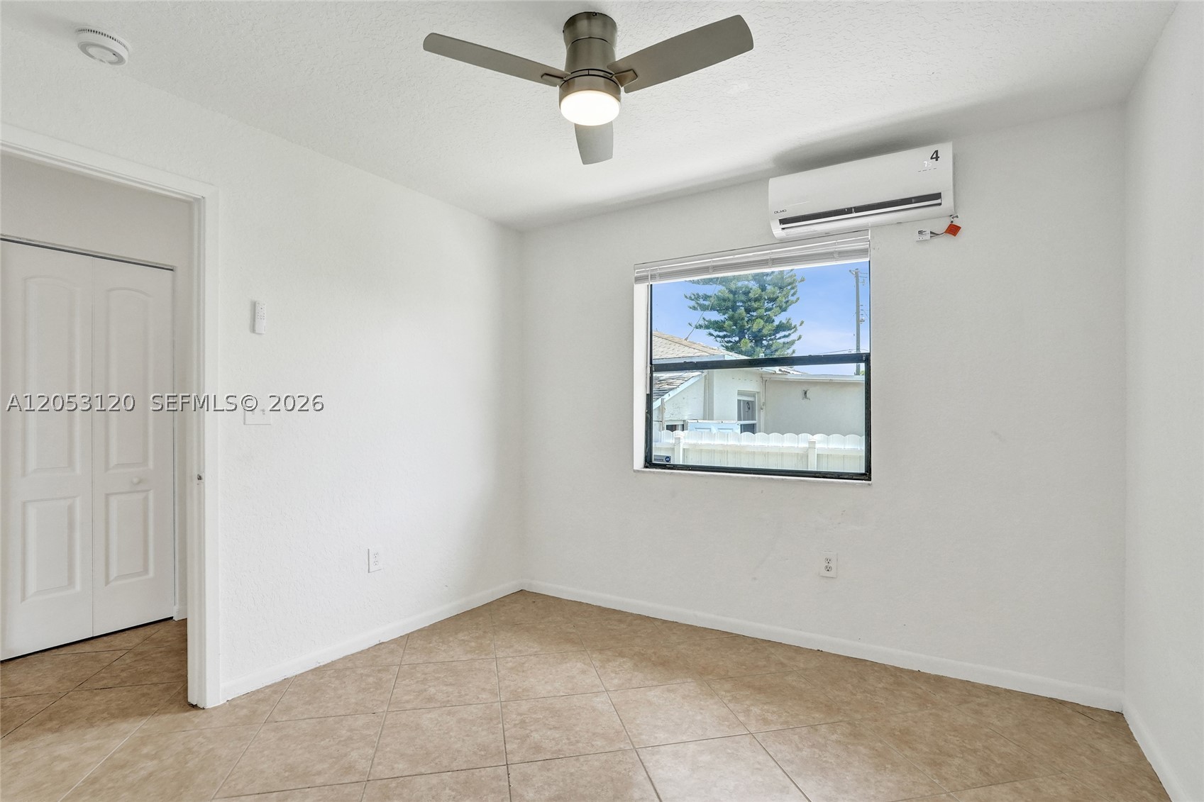 HOLLYWOOD PARK - Residential Lease