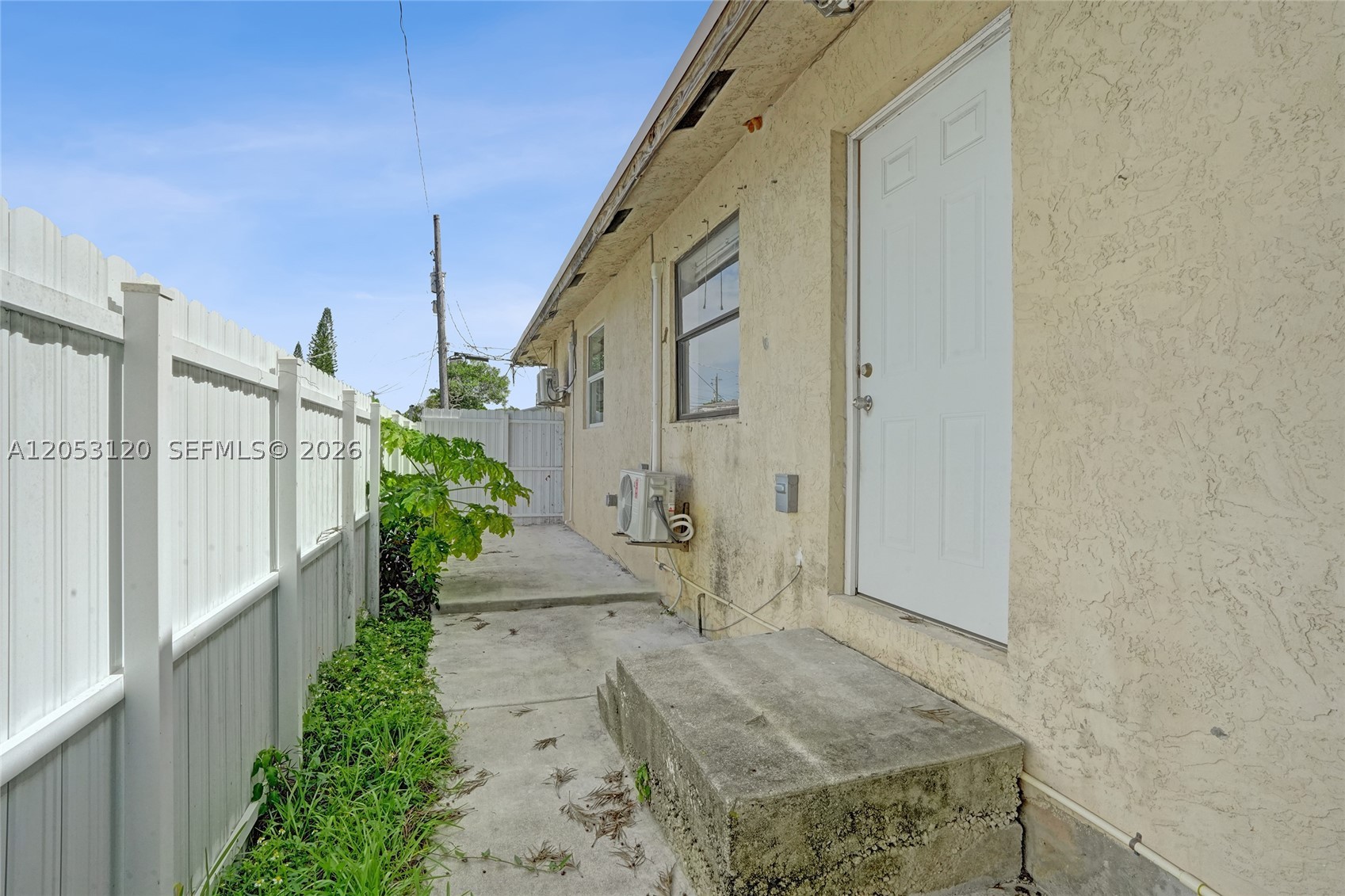 HOLLYWOOD PARK - Residential Lease
