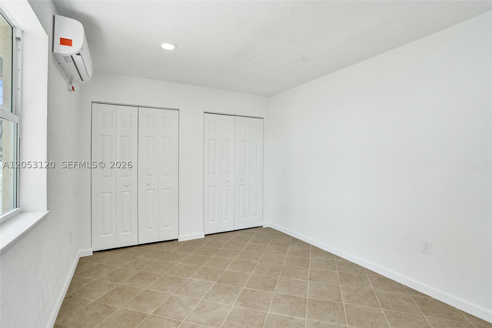 HOLLYWOOD PARK - Residential Lease