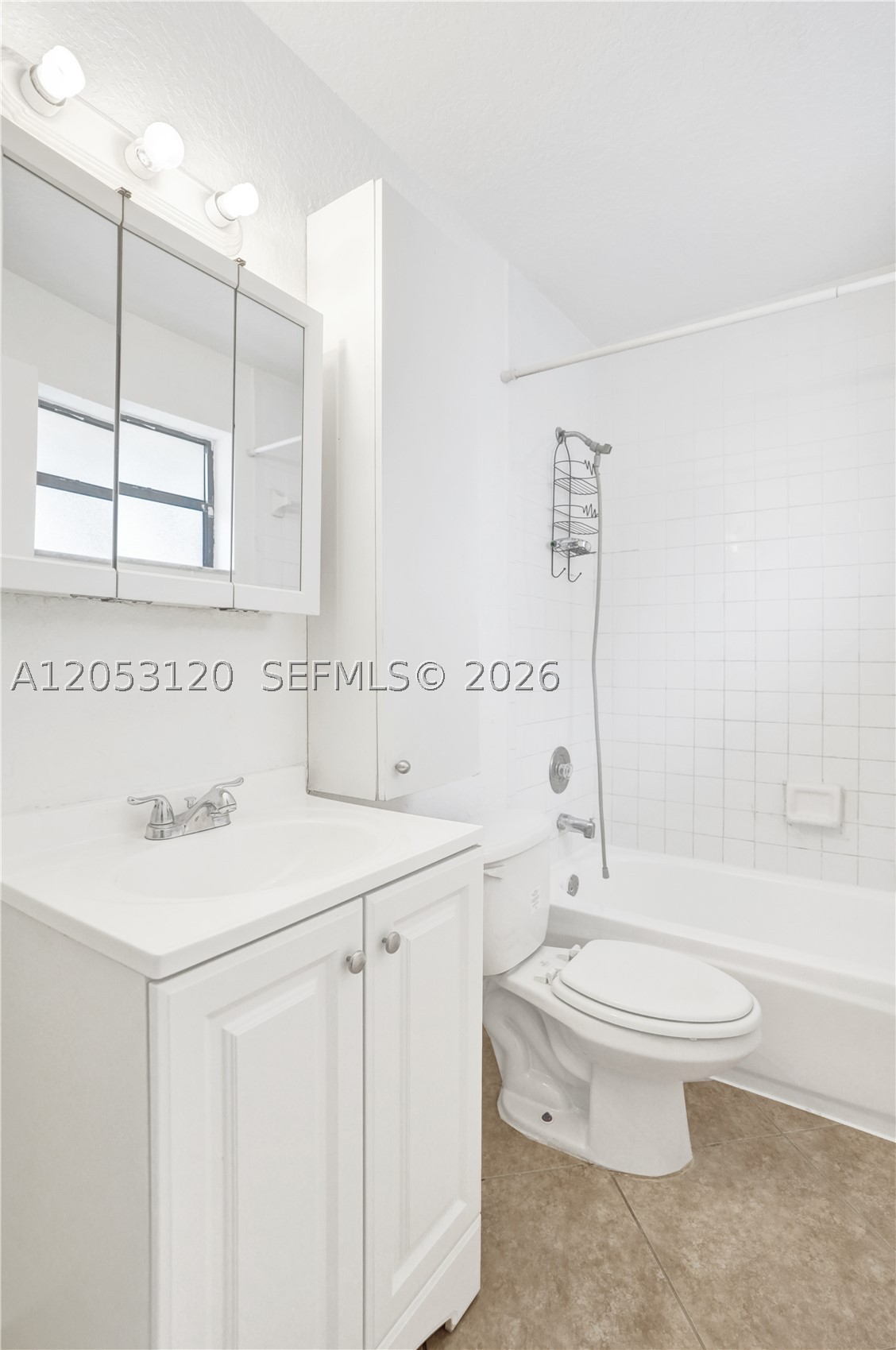HOLLYWOOD PARK - Residential Lease