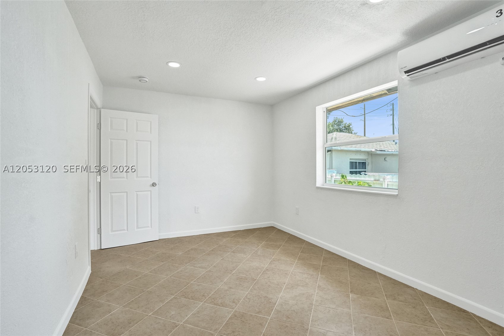 HOLLYWOOD PARK - Residential Lease