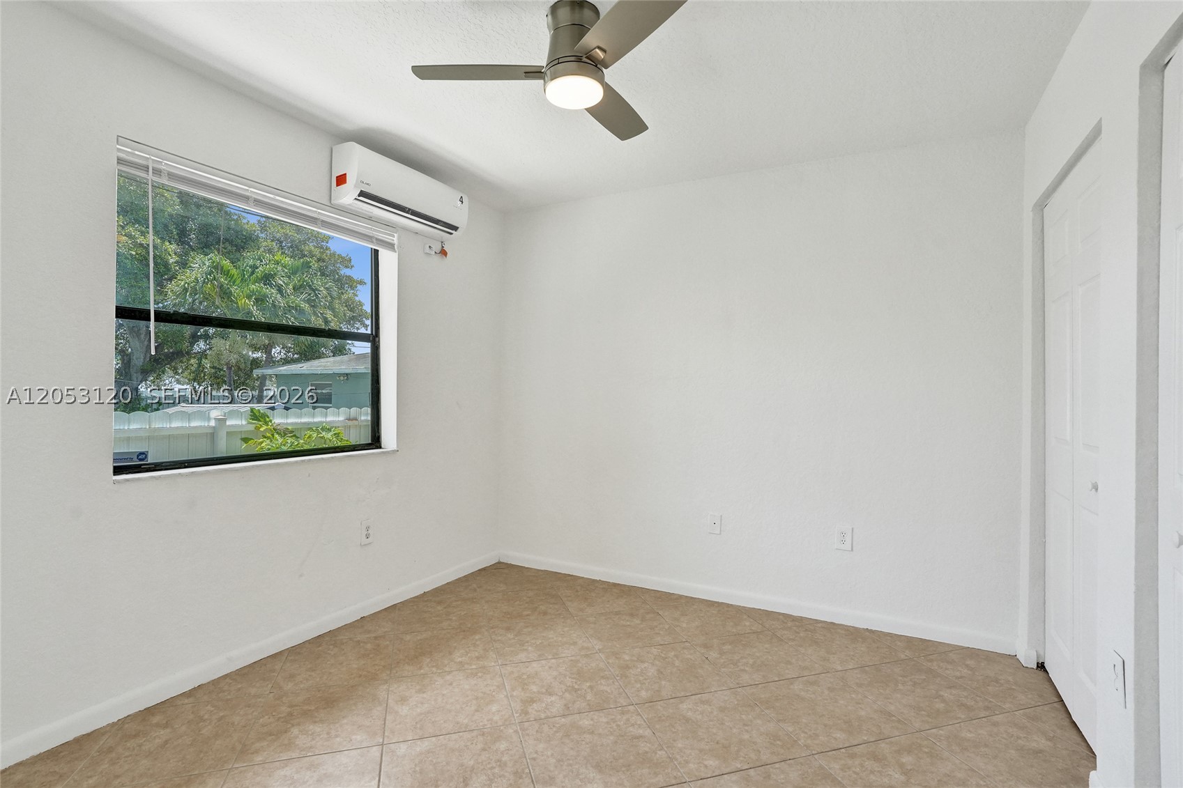 HOLLYWOOD PARK - Residential Lease