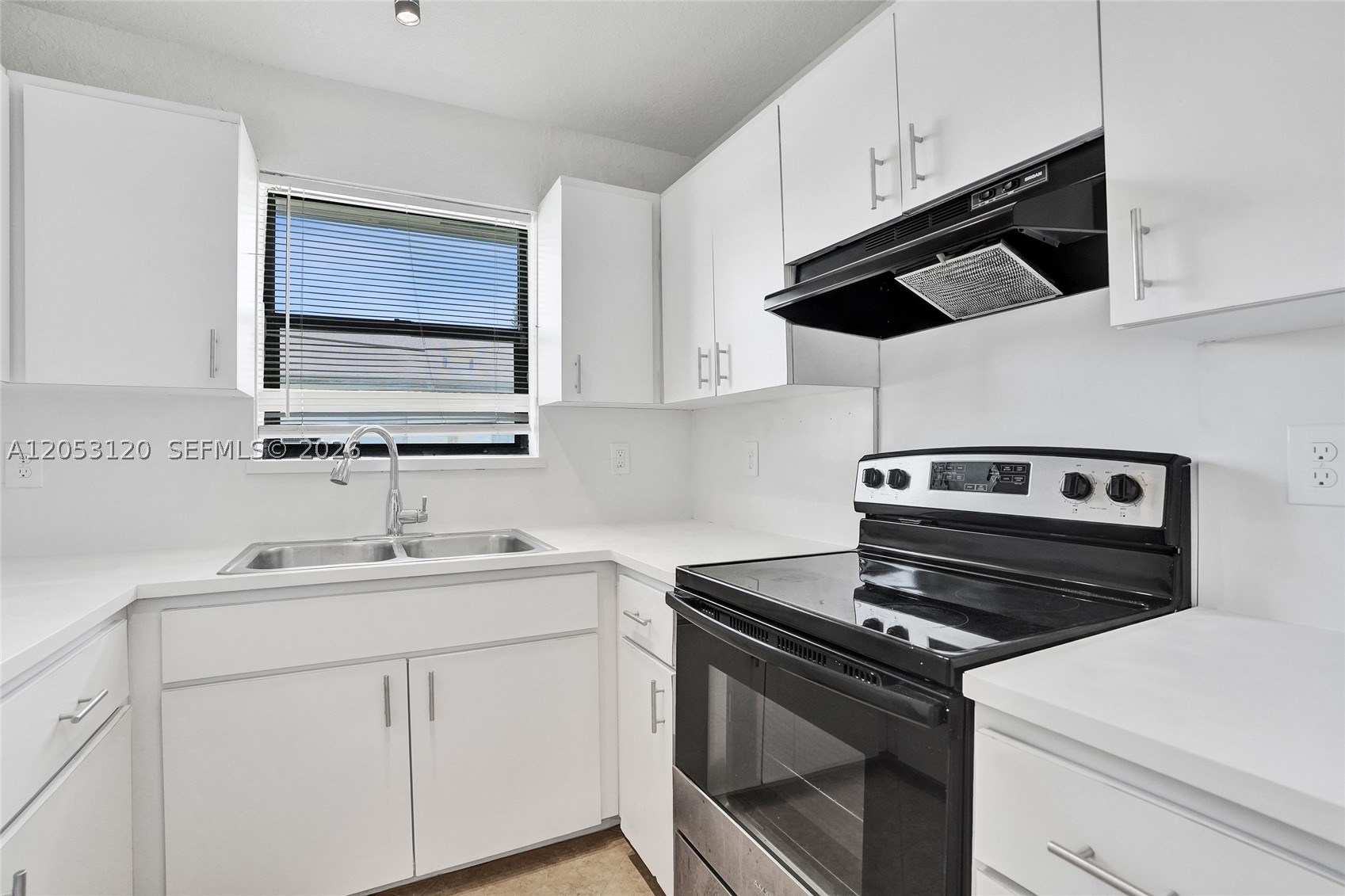 HOLLYWOOD PARK - Residential Lease