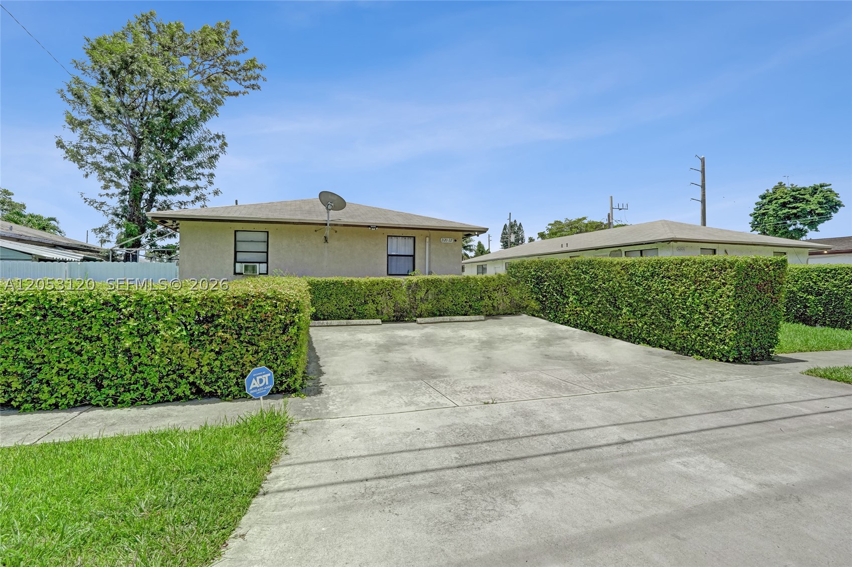 HOLLYWOOD PARK - Residential Lease