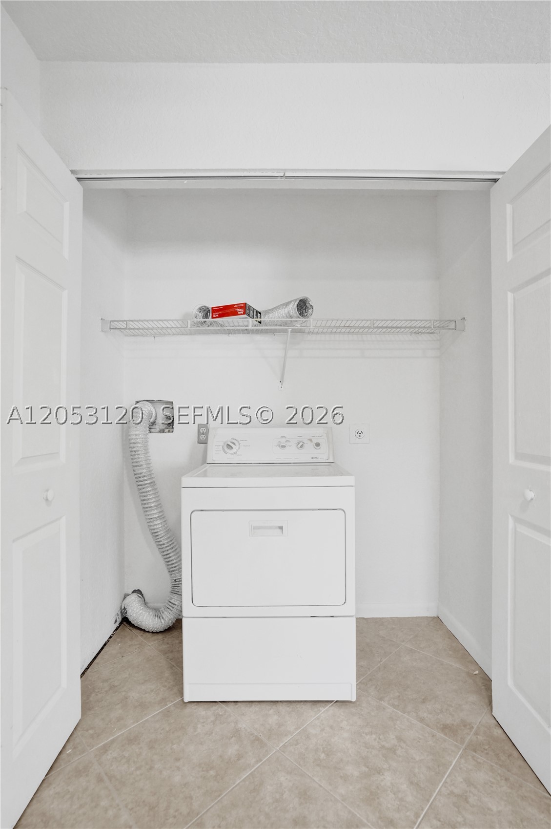 HOLLYWOOD PARK - Residential Lease