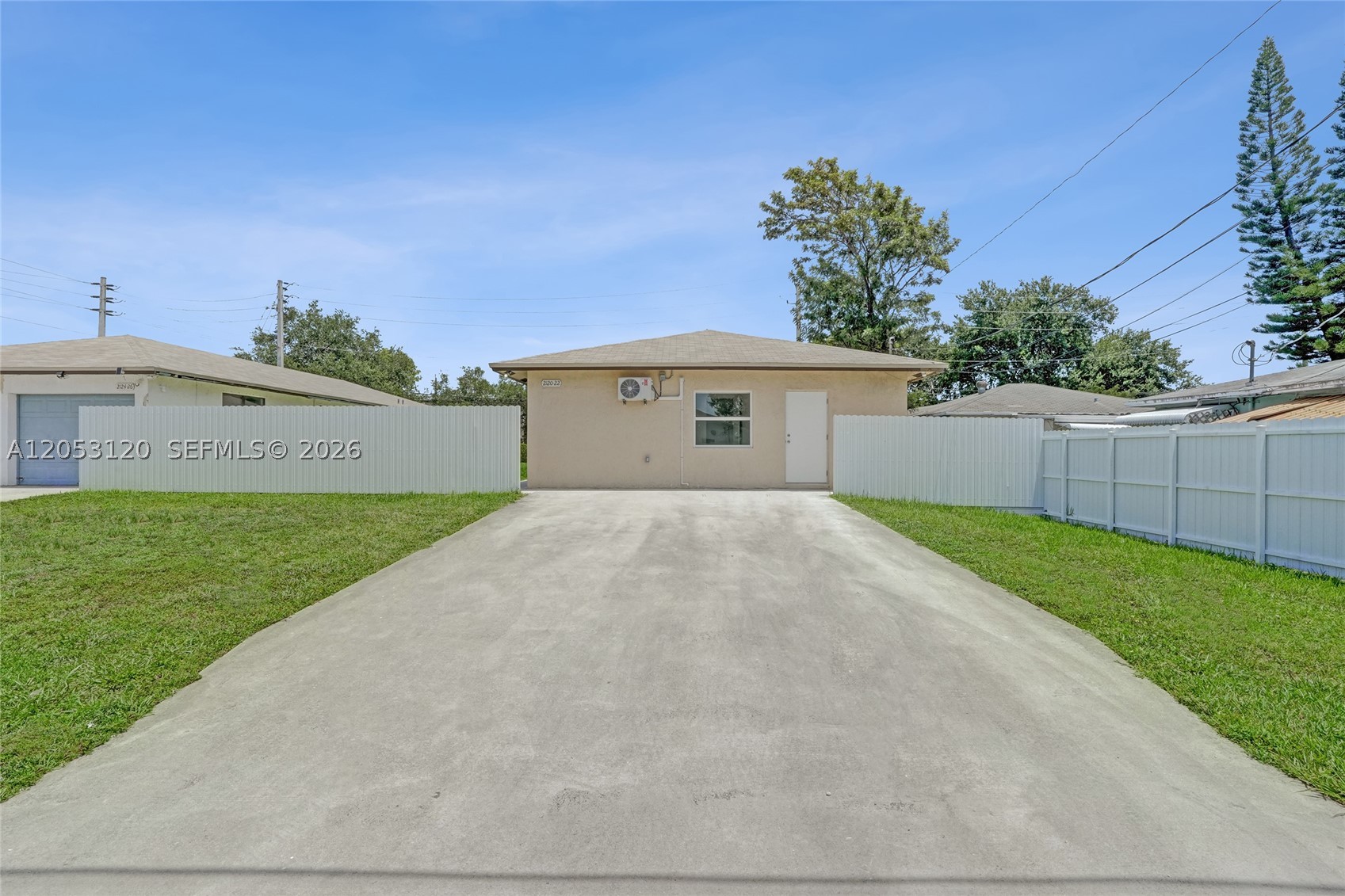 HOLLYWOOD PARK - Residential Lease