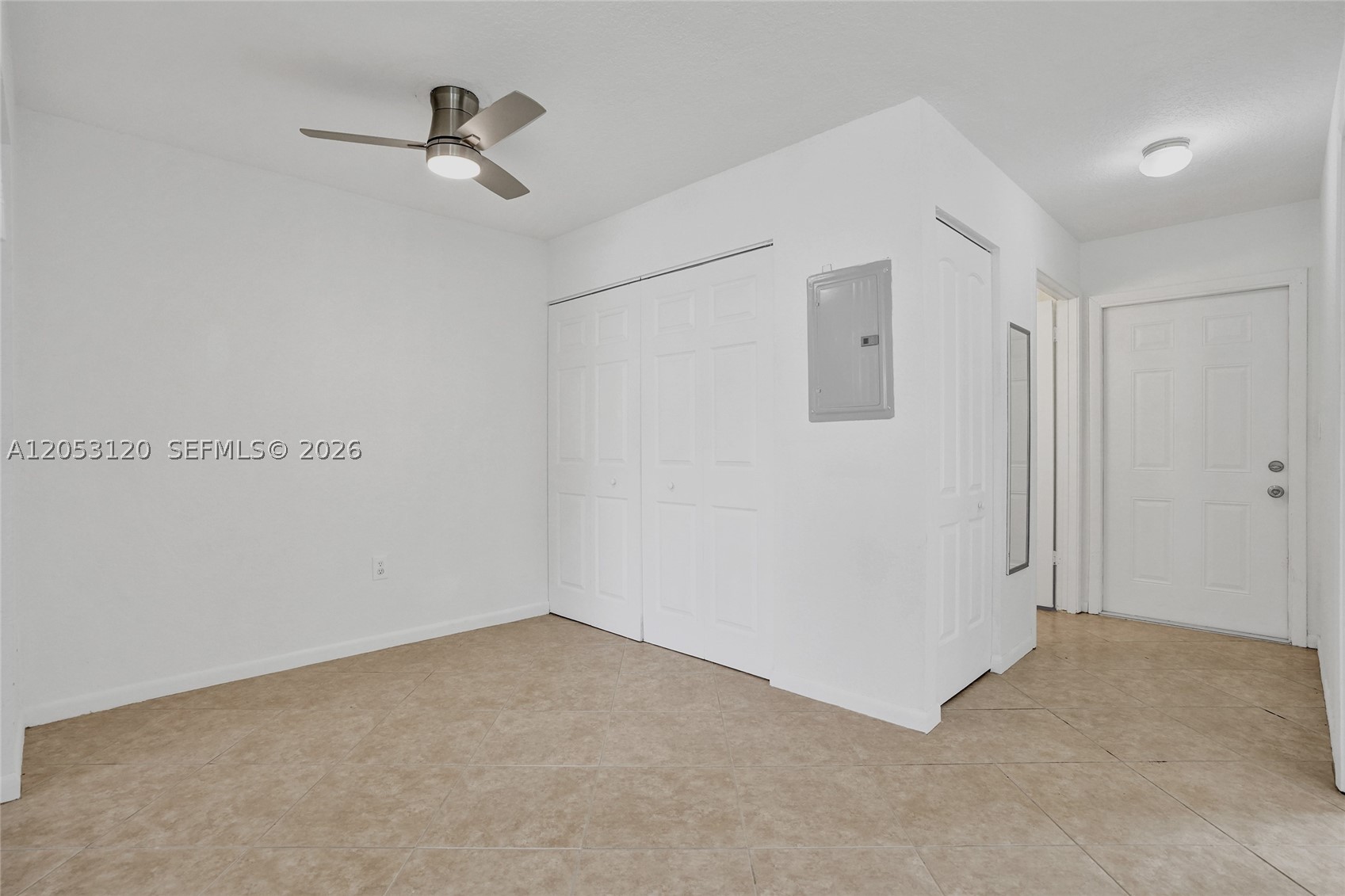 HOLLYWOOD PARK - Residential Lease