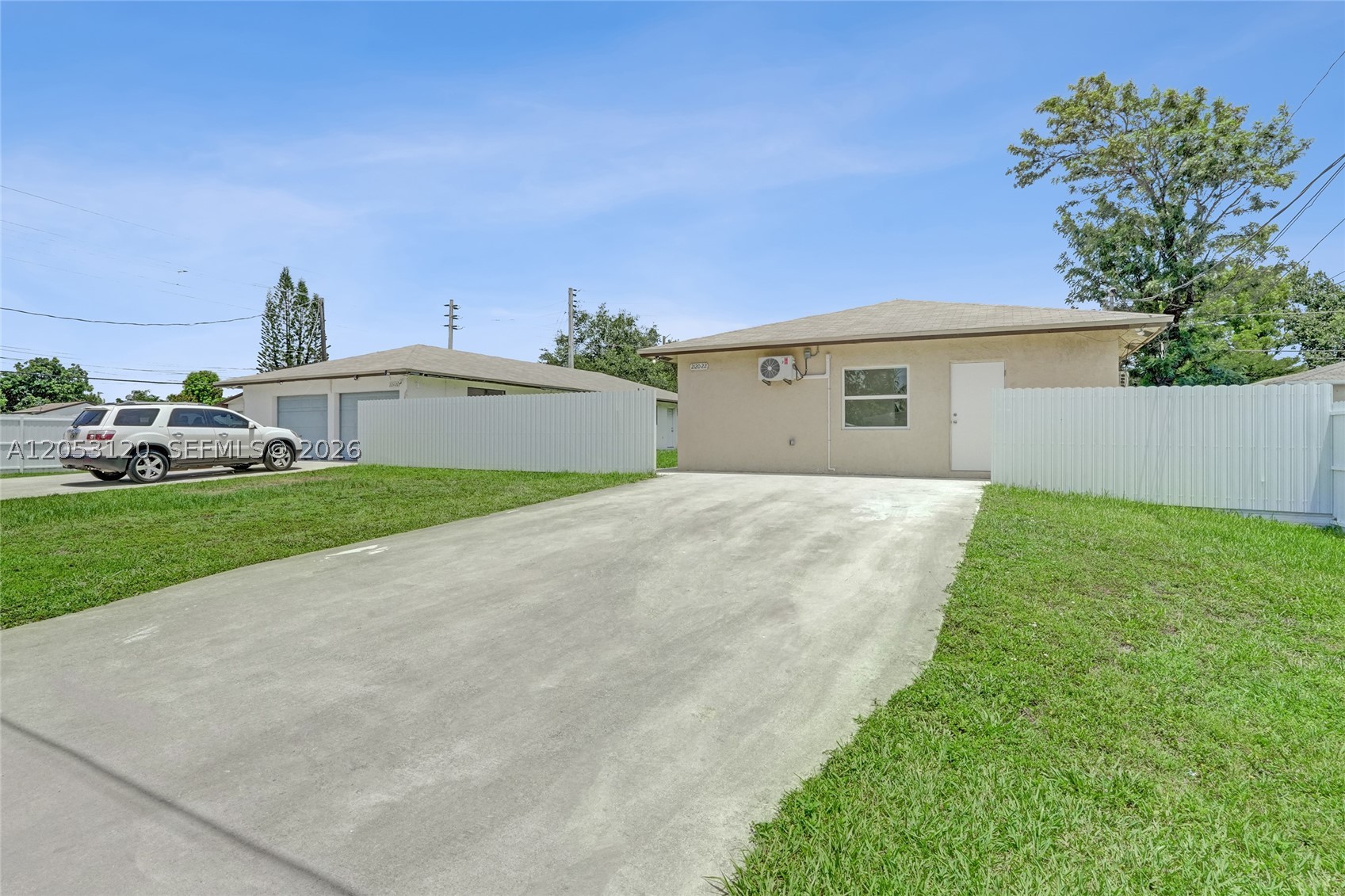 HOLLYWOOD PARK - Residential Lease
