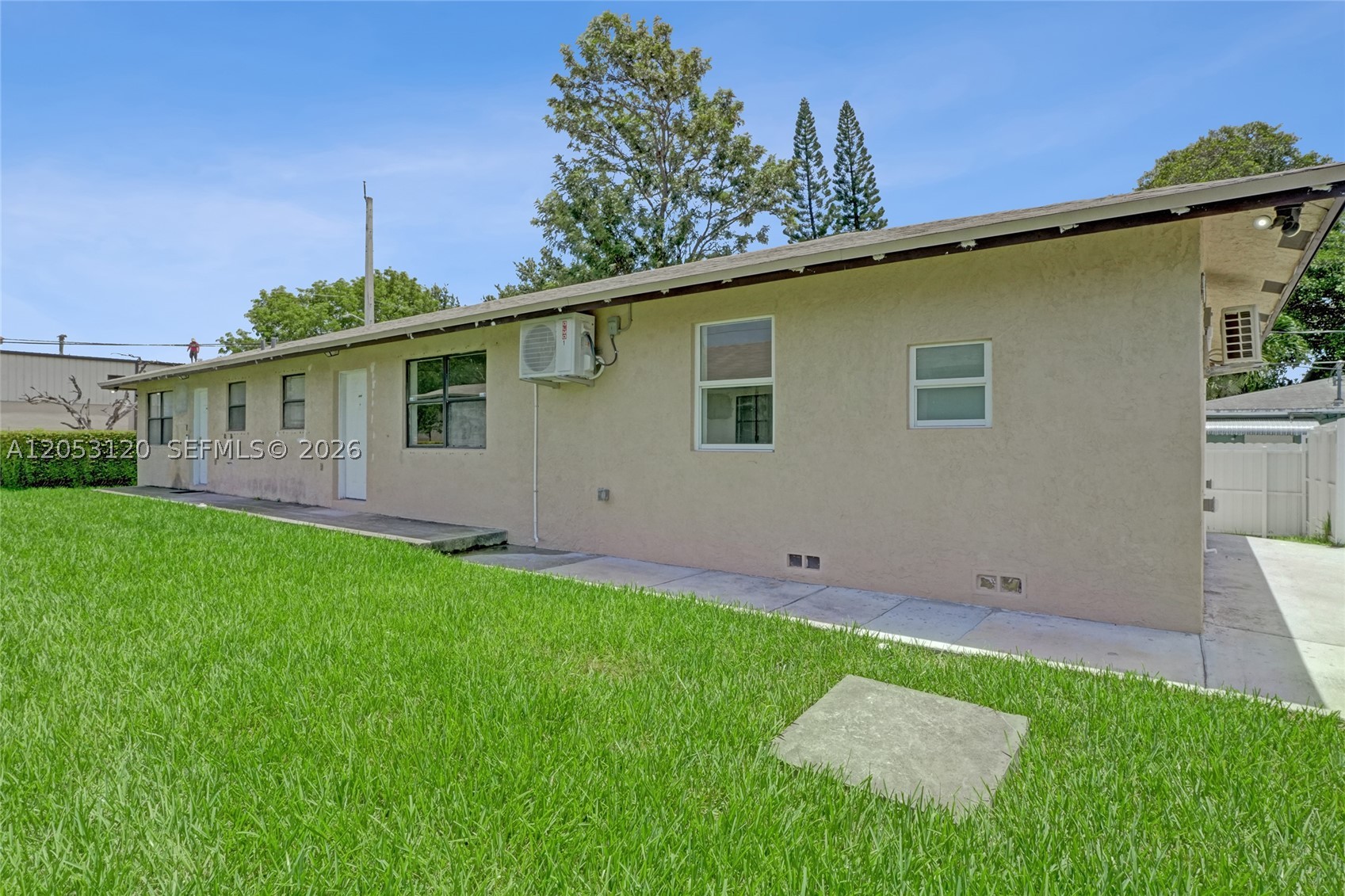 HOLLYWOOD PARK - Residential Lease